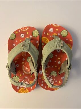 Reef Kids Flip Sandals in Light Green with Citrus Print Footbed